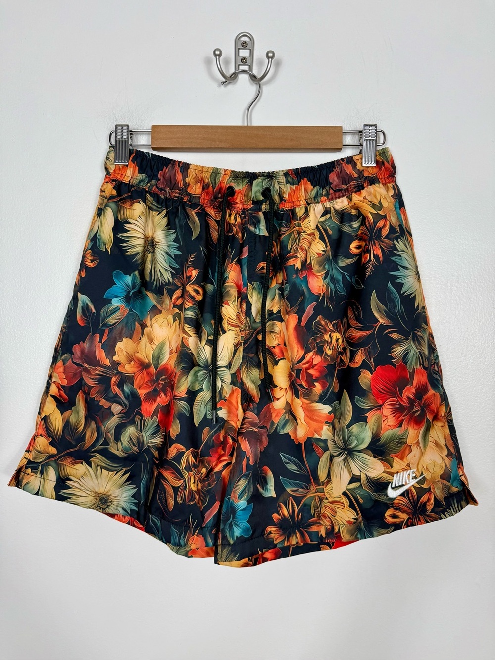 Nike Men’s Club Flow Off Noir Floral Mesh Lined Shorts Small